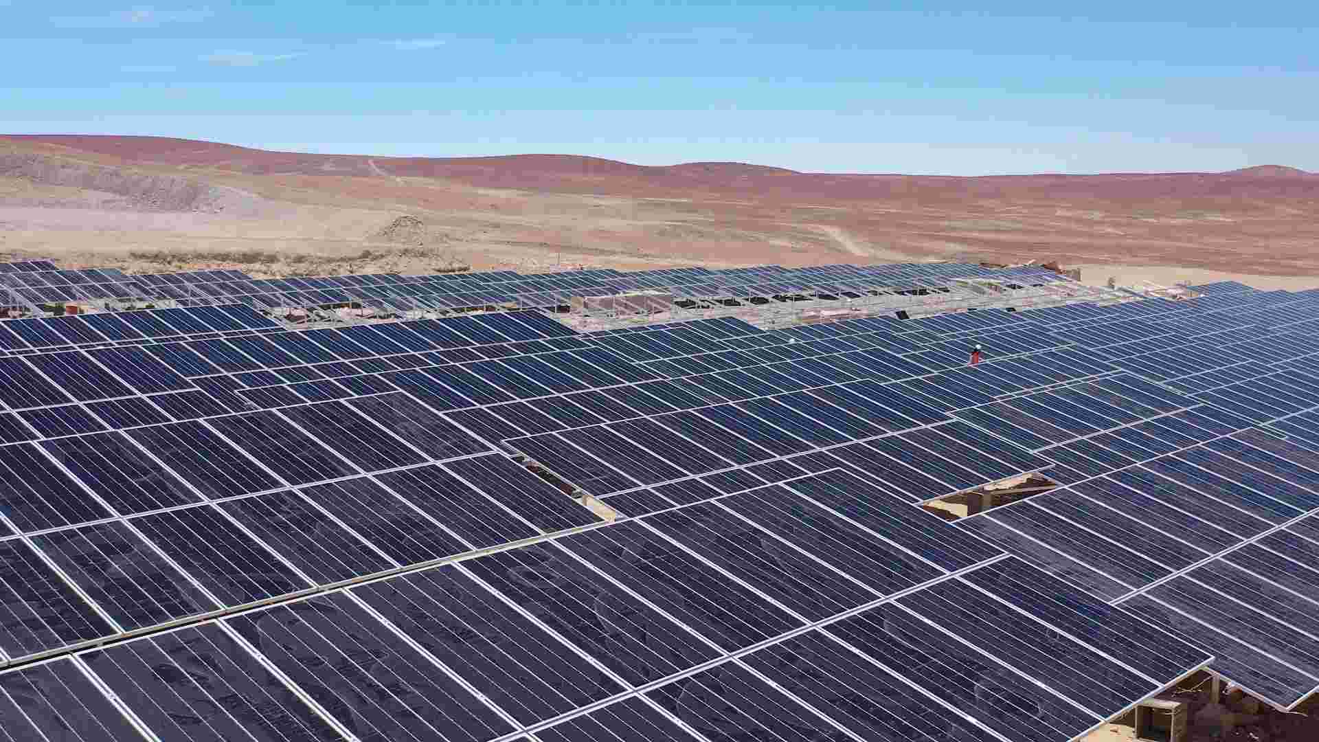 «Estamos a puertas de poner en operación dos proyectos de generación híbrida solar-gas en la minería peruana»